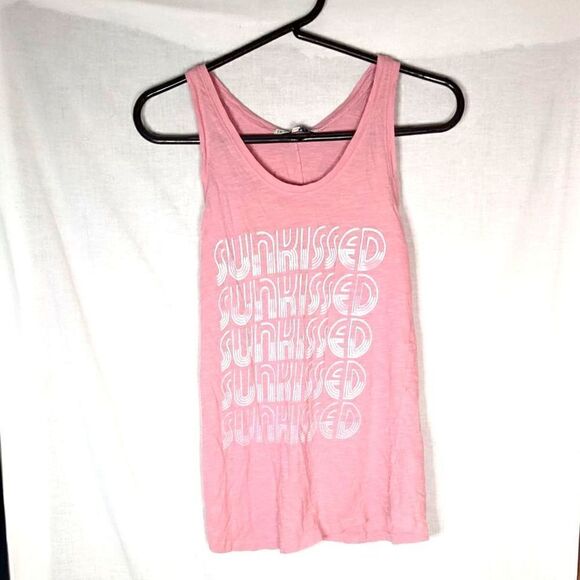 NWT Junk Food Clothing Sunkissed Beach Graphic Tank Barbie Pink Medium M - Picture 2 of 4